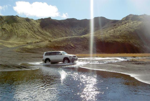 2005: Island: Mit dem Jeep bei maximal 15 Grad einmal rund um die Insel.